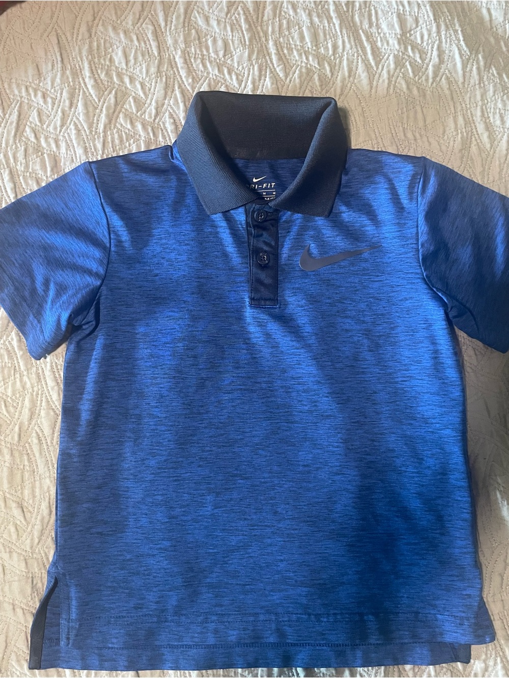 Boys Nike shirt. Size 5-6